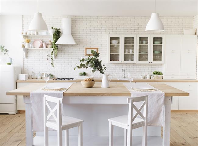 Pri oblikovanju kuhinje se izogibajte vsem koničastim kotom in robovom, saj po načelih feng shui koničaste oblike spodbujajo tok negativne energije. (Foto: Freepik.com)