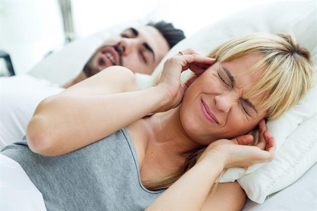 Smrčanje je težava, ki pesti kar 75 odstotkov prebivalstva. (Foto: Freepik.com)