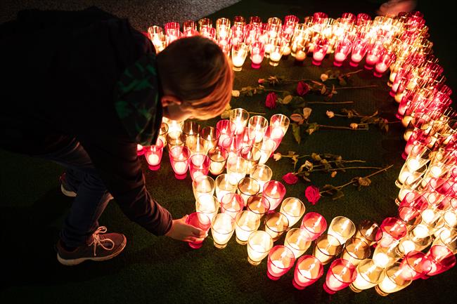Prižgimo svečko upanja. (Foto: Jure Kotnik)