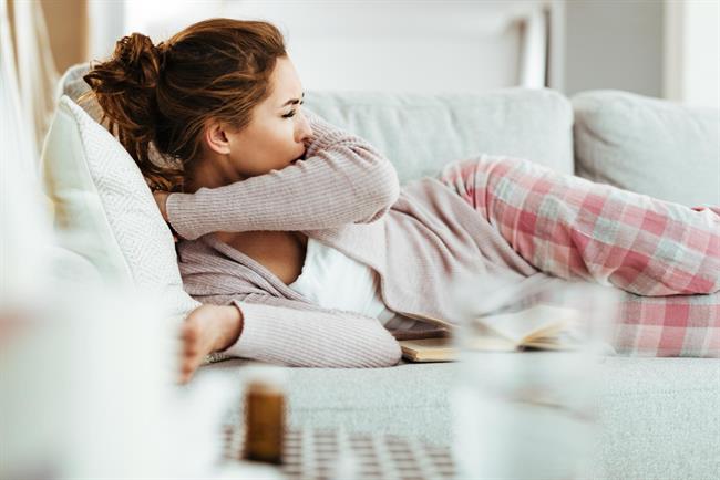 Bolezni dihal lahko zdravite z zeljem in medom. (Foto: Freepik.com)