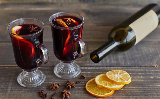 	Da bo kuhano vino res okusno, mu dodajte ščepec popra. (foto: Freepik.com)