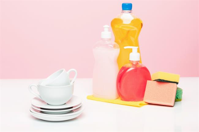 Detergent za posodo lahko uporabite na več načinov. (foto: Freepik.com)