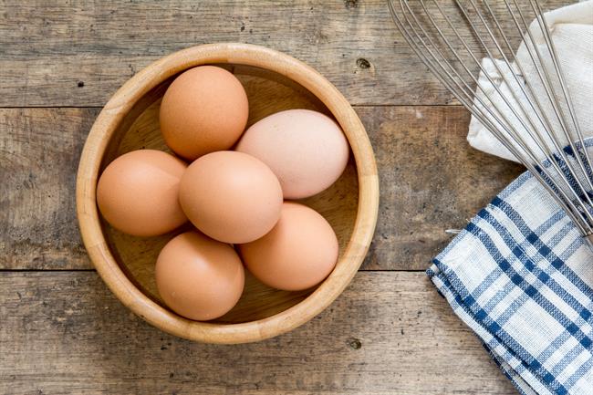 Trdo kuhano jajce, namočeno v kisu, pomaga uravnavati sladkor v krvi. (Vir: Freepik.com)	