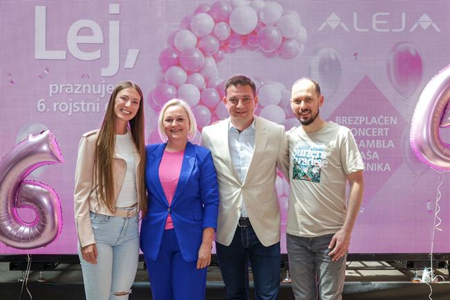 Pevka Ansambla Saša Avsenika Lucija Selak, CM ALEJE Klavdija Miklavžin Javornik, direktor SES Slovenja Toni Pugelj in kitarist v Ansamblu Saša Avsenika Matic Pevel (Foto: Barbara Reya)