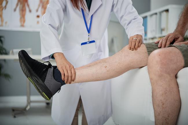 Krčne žile lahko poskušate zdraviti tudi z domačim pripravkom iz mila in mleka. (foto: Freepik)
