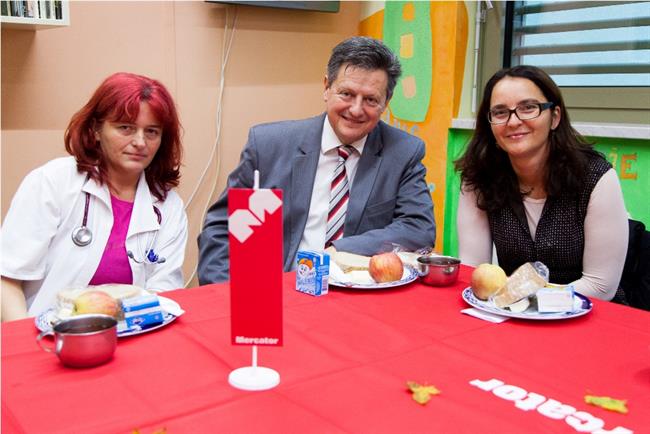 Od leve proti desni: izr. prof. dr. Nataša Marčun Varda, prim. doc. dr. Gregor Pivec in Mojca Avšič. (foto: Dejan Vrtačnik)
