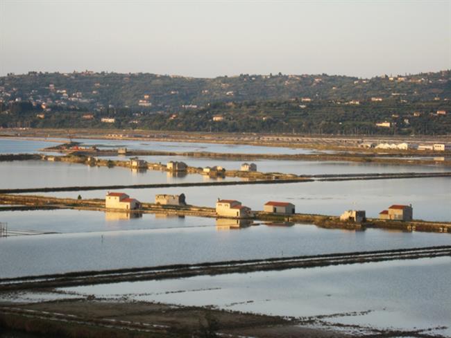 Postopno vzpenjanje nad Sečoveljske soline na hrvaški strani vas bo razvajalo z lepim razgledom.