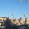 Göreme/Kapadokija – baloni s turisti v sončnem jutru. (foto: Andrej Paušič)