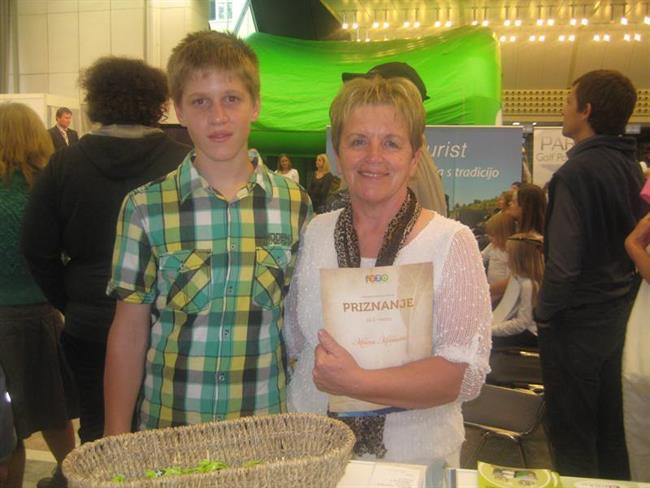 Milena Miklavčič in mladi nagrajenec Jakob. (foto: M.M.)