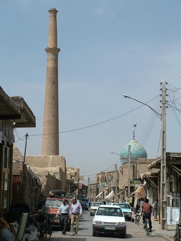 Staro mestno jedro, Alijeva mošeja z 48 metrov visokim minaretom