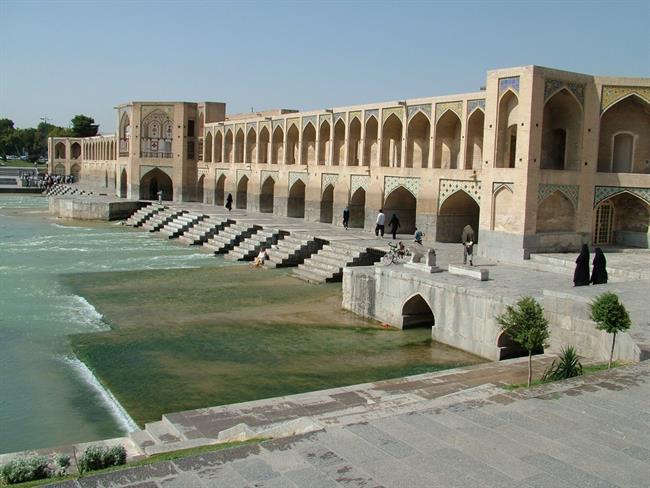 Znameniti most Xaju na reki Zayandehrud