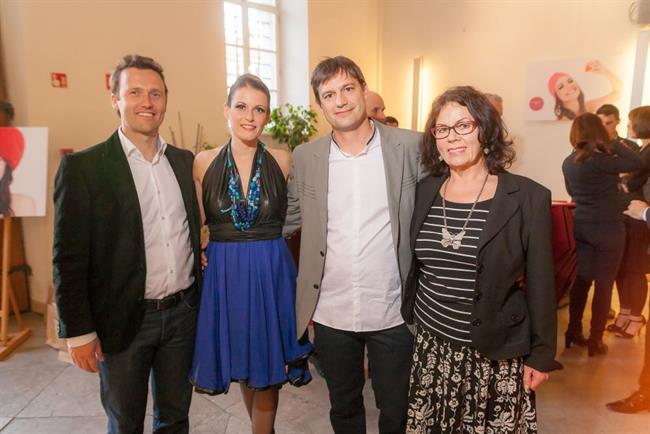Urška Košir, Anita Ogulin in ostali predstavniki (foto: Tit Bonač)