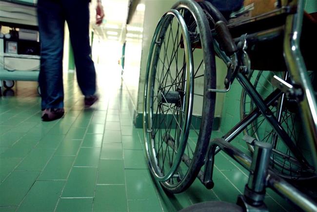 Zaradi respiratornih bolezni ukinjajo obiske po bolnišnicah. (foto: freeimages.com)
