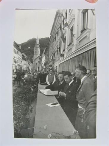 Podpisovanje listine leta 1966.