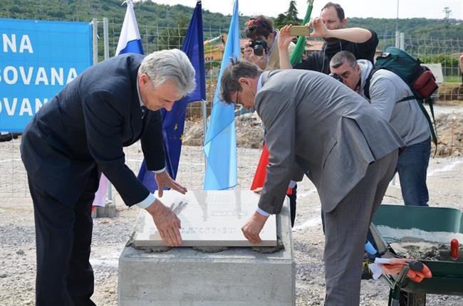 Polaganje temeljnega kamna. (foto: Občina Izola)
