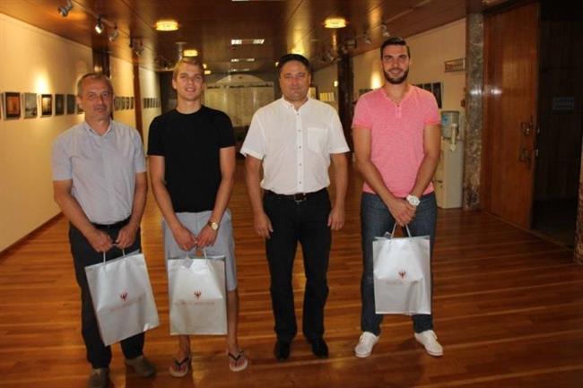 Župan Boštjan Trilar je sprejel heroje. (foto: MOK)