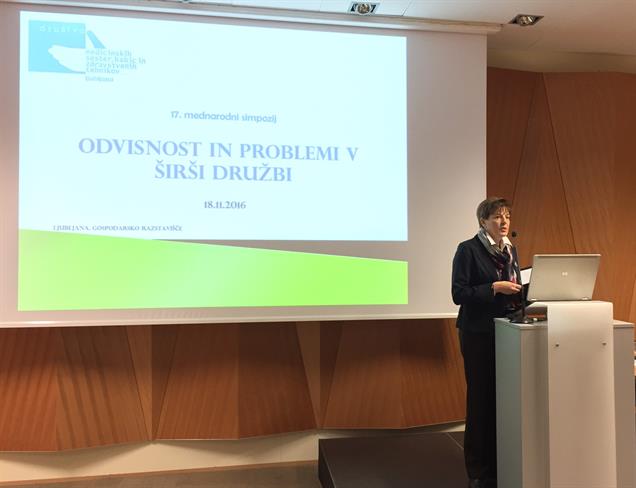 Pri reševanju odvisnosti ključna aktualna znanja in odprava stigmatizacije odvisnih oseb.