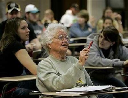 Nola Ochs je diplomirala pri 95 letih starosti. (foto: FHSU.com)