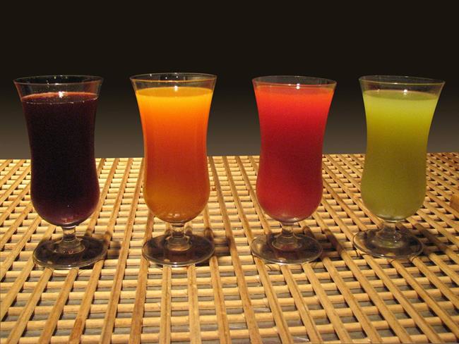 Zdravilni napitki vam lahko pomagajo do ravnega trebuha in urejene prebave. (foto: freeimages.com)