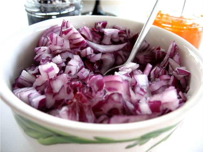 Rdeča čebula čisti pljuča in odpravlja sluzi. (foto: freeimages.com)