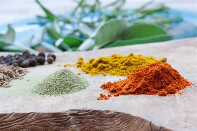 Nekdaj so začimbe plačevali v zlatu, v antiki pa so jih uporabljali predvsem kot zdravilo. (foto: pixabay.com)