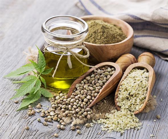 Žlica konopljinega olja na dan krepi srce in zmanjšuje tveganja bolezni srca in ožilja, znižuje holesterol, uravnava krvni tlak in krepi imunski sistem. 