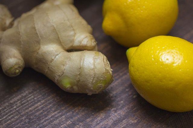 Ingver in limona čistita jetra. (foto: pexels.com)