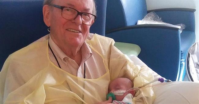 David Deutchman otroško bolnišnico obišče vsak torek in četrtek. (foto: People)