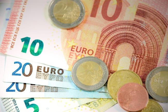 Jutri bodo upokojenci prejeli letni dodatek. (foto: pexels.com)