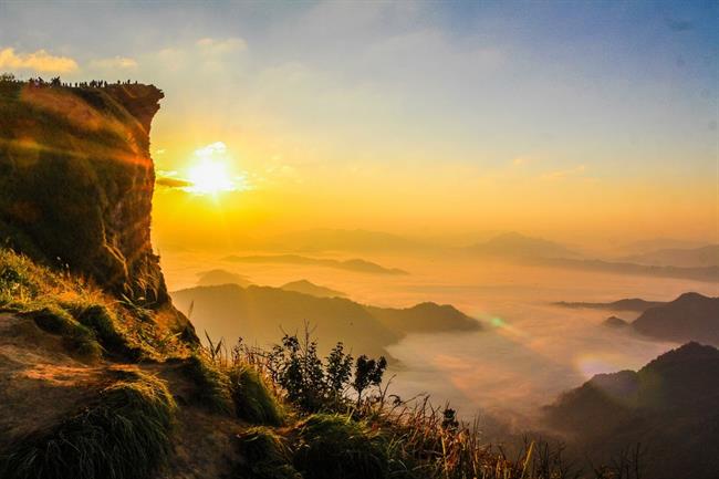 Danes bo sprva zmerno, predvsem v vzhodnih krajih tudi pretežno oblačno in tam bo lahko padla kakšna kaplja dežja. (foto: pexels.com)