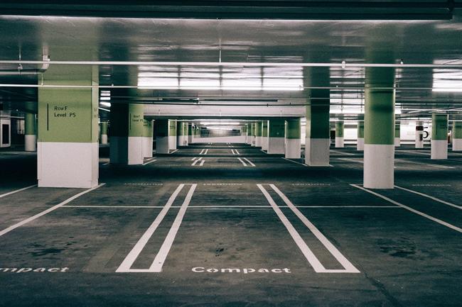 So parkirne hiše predrage? (foto: pexels.com)