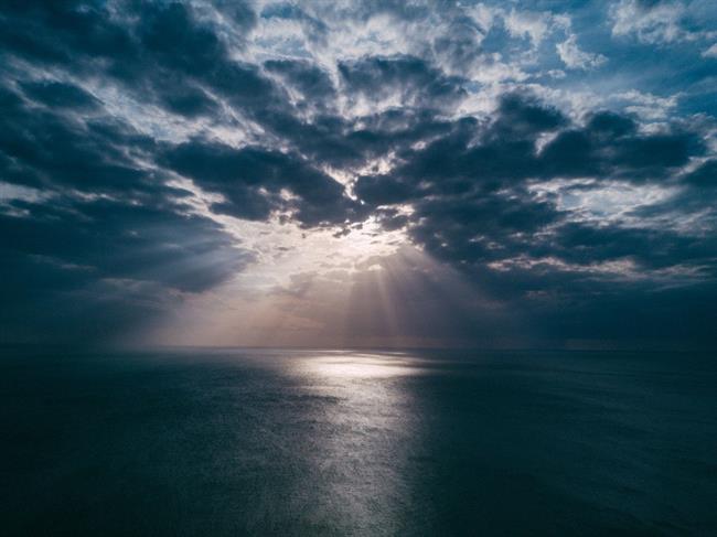 Danes bo v zahodni polovici Slovenije pretežno oblačno. (foto: pexels.com)