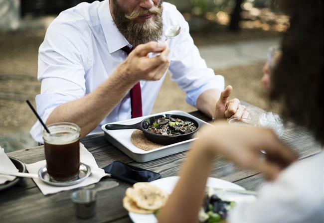 Jejte zdravo, izogibajte se škodljivih dodatkov. (foto: pexels.com)