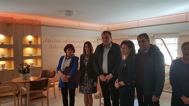 Predsednica društva Spominčica Štefanija Zlobec, namestnica vodje oskrbe starejših v Thermani d. d. Irenca Kovčan, župan Občine Laško Franc Zdolšek,  članica uprave Thermane d. d. Mojca Leskovar, župan Občine Radeče Tomaž Režun 