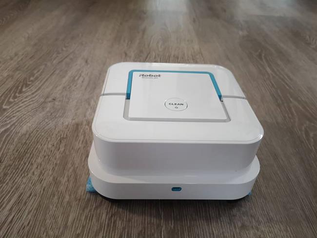 Braava jet, robotski čistilec, ki pomije tla. (foto: P. L.)