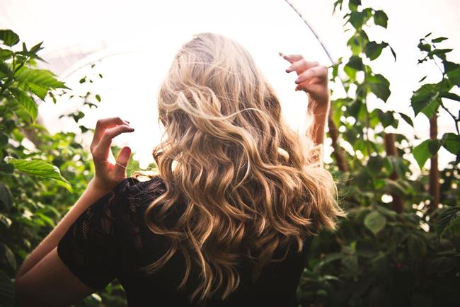 Moji lasje so bili zmeraj svetli, tanki in ravni kot špageti. (foto: pexels.com)