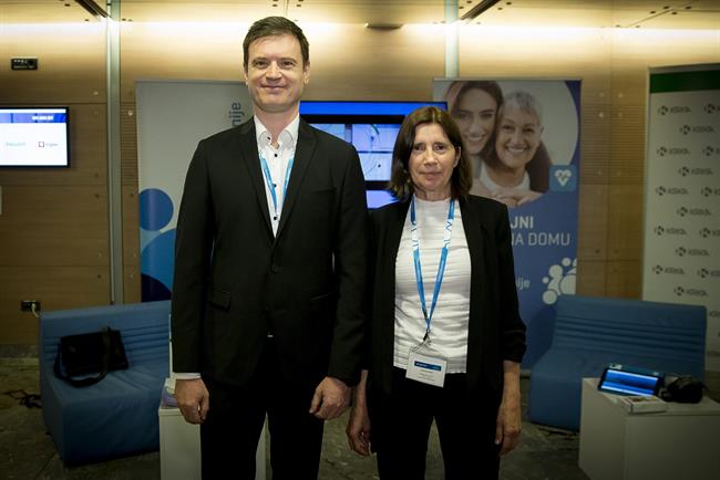 Peter Pustatičnik, vodja eZdravja in eOskrbe v Telekomu Slovenije ter vodja projekta Pametni sistem integriranega zdravja in oskrbe, in asist. Dominika Oroszy, dr.med., pomočnica strokovne direktorice UKC Ljubljana za kakovost. (foto: Telekom Slovenije)