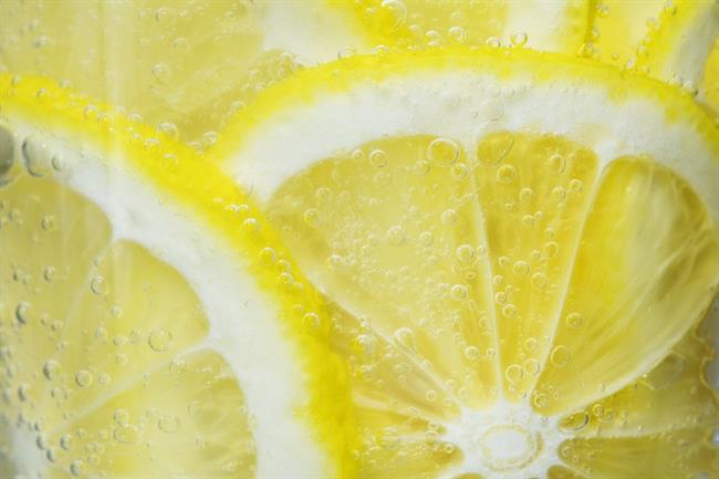 Zdravi napitek pomaga pri hujšanju in čisti telo. (foto: pexels.com)