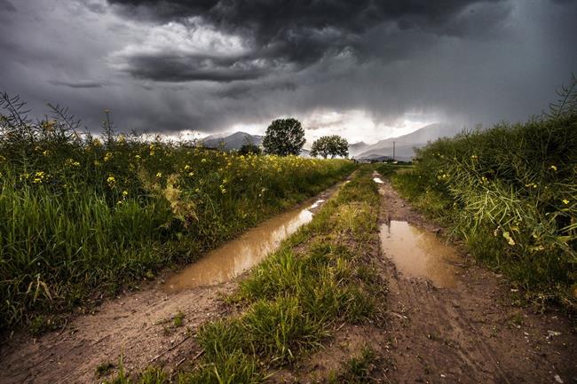 Danes bo spremenljivo oblačno, popoldne, zvečer in ponoči bodo krajevne plohe in nevihte. (foto: pexels.com)