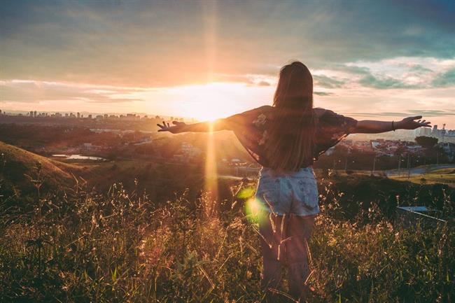 Vsa neuporabna čustva nas držijo v primežu svoje energije in nam onemogočajo, da bi živeli polno in svobodno.  (foto: pexels.com)