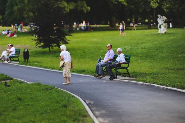 Kdaj bodo na vrsto prišli starejši? (foto: pexels.com)
