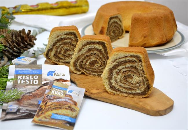Pirina potica z orehi in lešniki (foto: Fala)