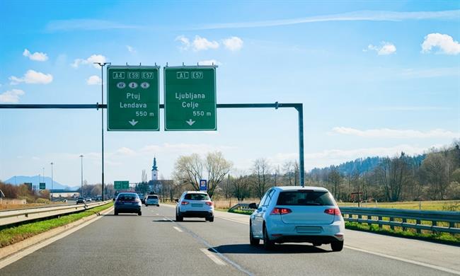 Avtomobilski zastopniki in uvozniki imajo šest mesecev, da poskrbijo za upoštevanje Zakona o javni rabi slovenščine. (Foto: ZPS)