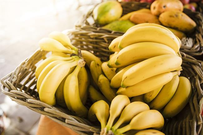 Banan nikoli ne shranjujte po več skupaj, ker to povzroča hitrejše zorenje. (Foto: Freepik.com)