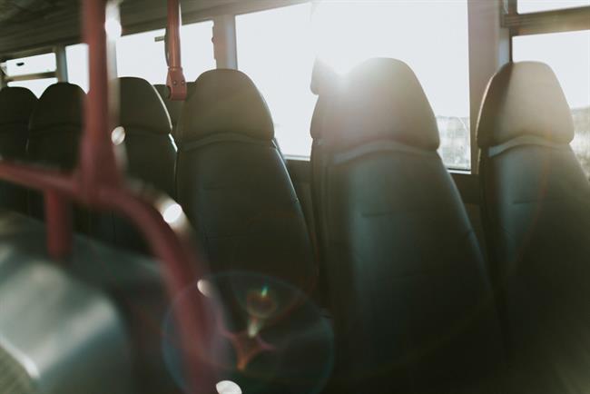 Medkrajevni prevoz z avtobusom in vlakom je za upokojence, invalide, vojne veterane in starejše od 65 let brezplačen. (Foto: Freepik.com)