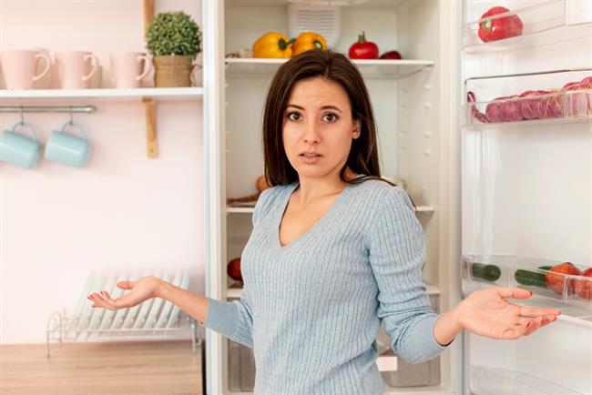 Če želite, da bo hrana v hladilniku zdržala dlje, morate upoštevati nekaj pravil (Foto: Freepik.com)