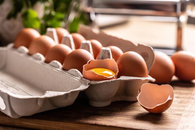 Kuhajte jajca počasi, da ne bodo počila. (foto: Freepik.com)