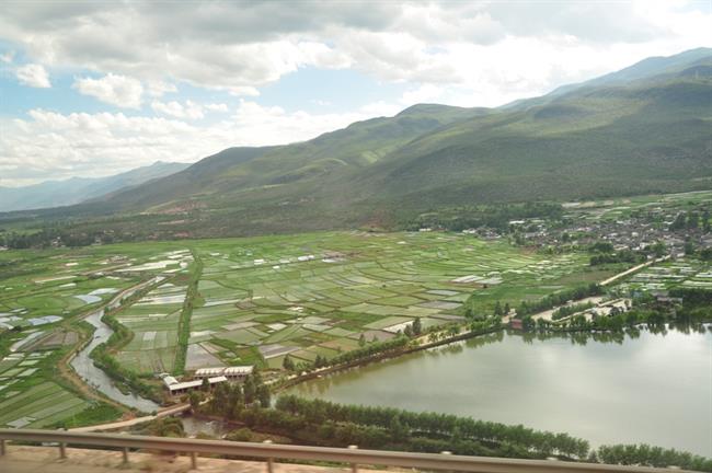 Pokrajina Sečuan je žitnica kitajske; vsak košček zemlje je obdelan. (foto: Andrej Paušič)