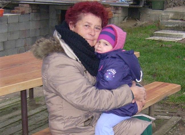 Babica Olga in vnukinja Hana. (foto: osebni arhiv)