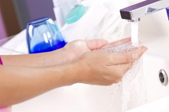 Z rednim umivanjem rok lahko preprečite širjenje črevesnih bolezni. (foto: FreeDigitalPhotos.net)